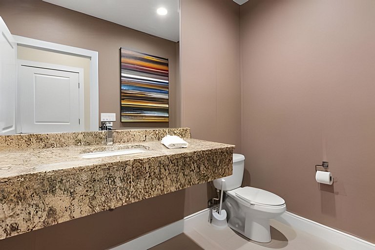 8 min to Disney | Private Bath in Every Bedroom