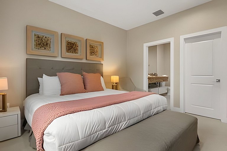 8 min to Disney | Private Bath in Every Bedroom