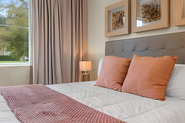 8 min to Disney | Private Bath in Every Bedroom